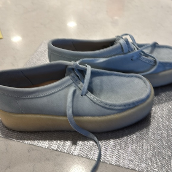 BABY BLUE CLARKS SUEDE WALLABEES - Picture 2 of 5